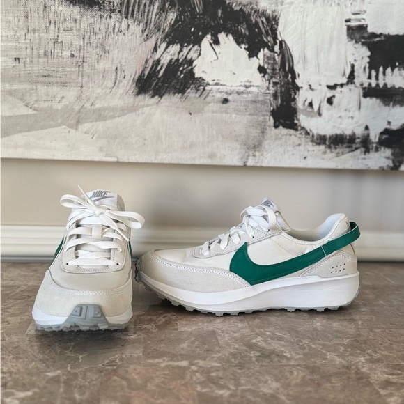 Nike Waffle Debut Sneakers – Summit White / Malachite Green (Women’s Size 8) - Picture 4 of 13
